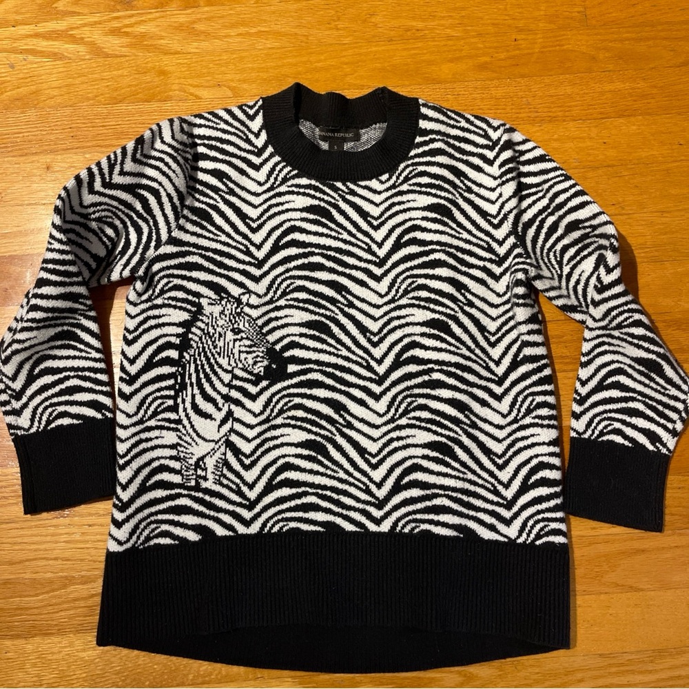 Banana Republic Black and White Patterned Sweater